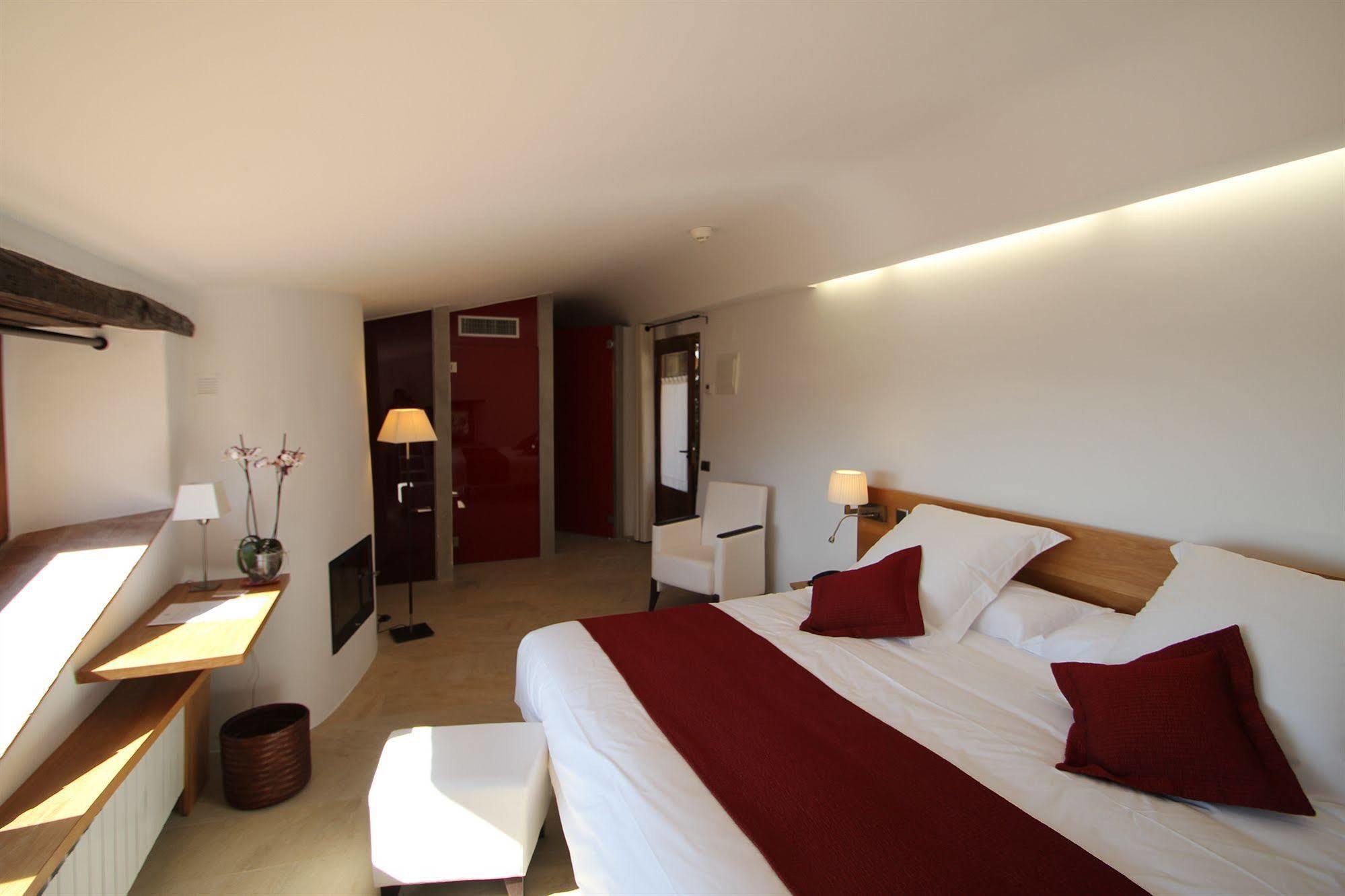 Hotel Can Cuch Canoves Luaran gambar