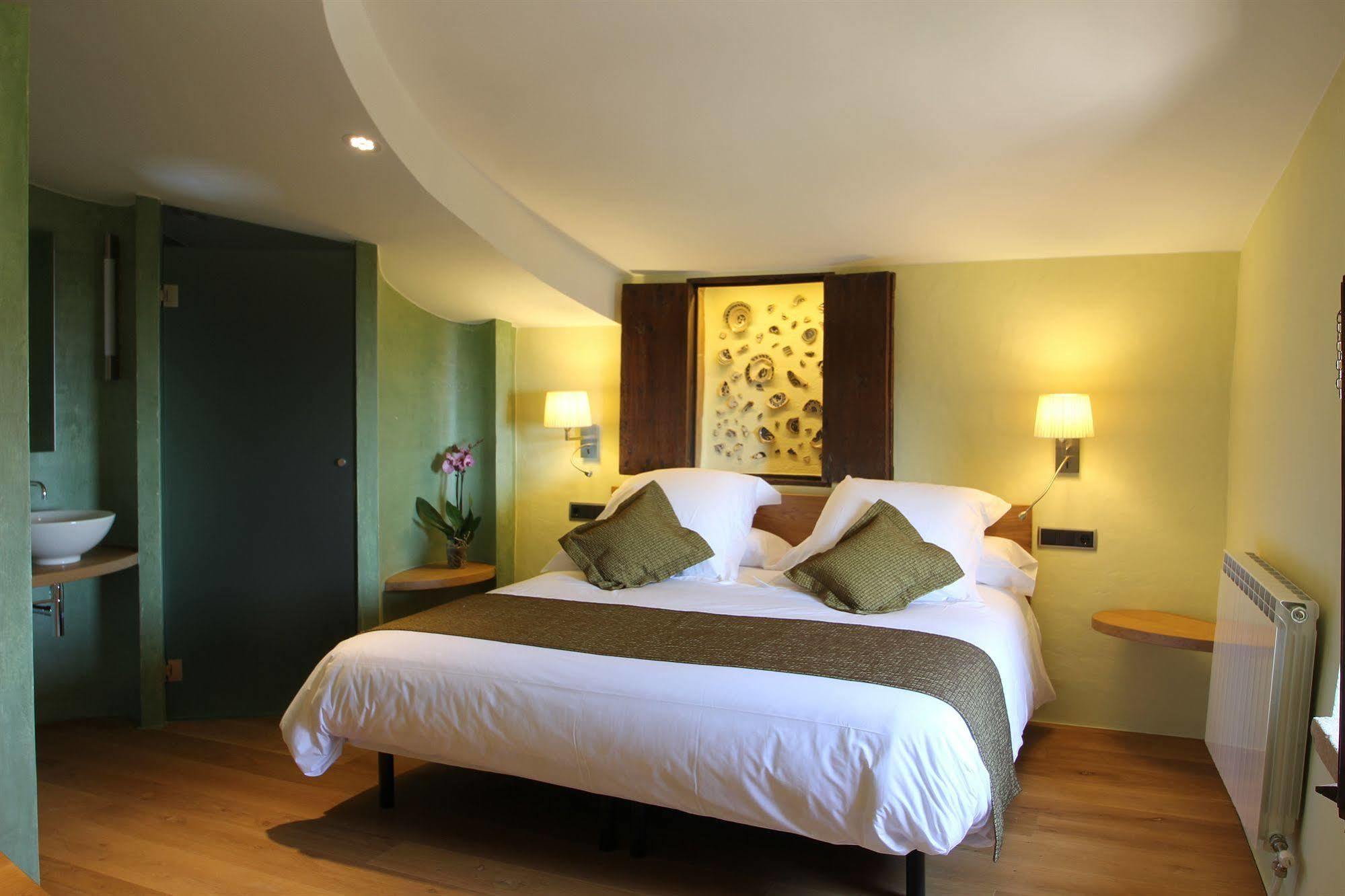 Hotel Can Cuch Canoves Luaran gambar