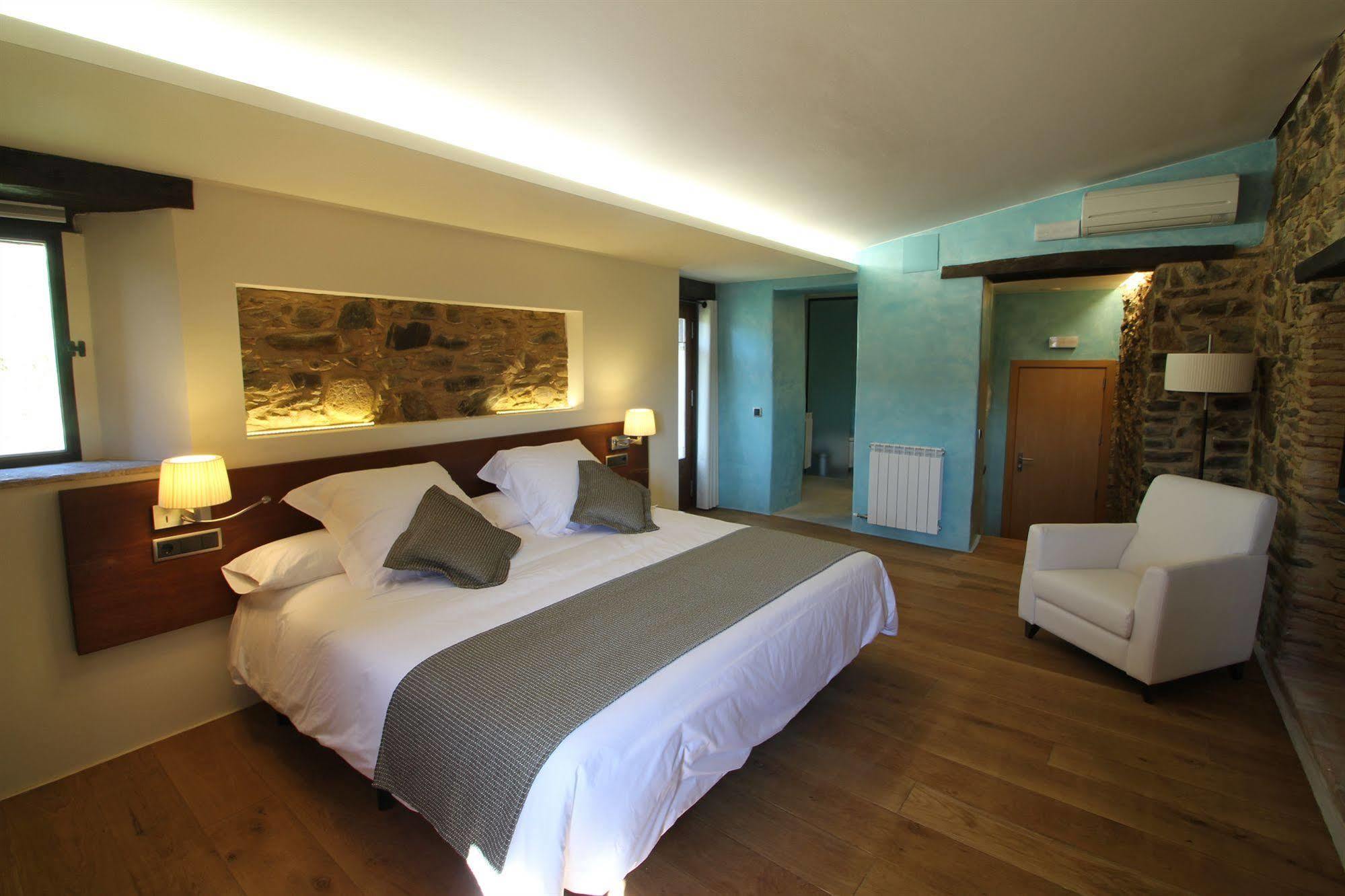 Hotel Can Cuch Canoves Luaran gambar