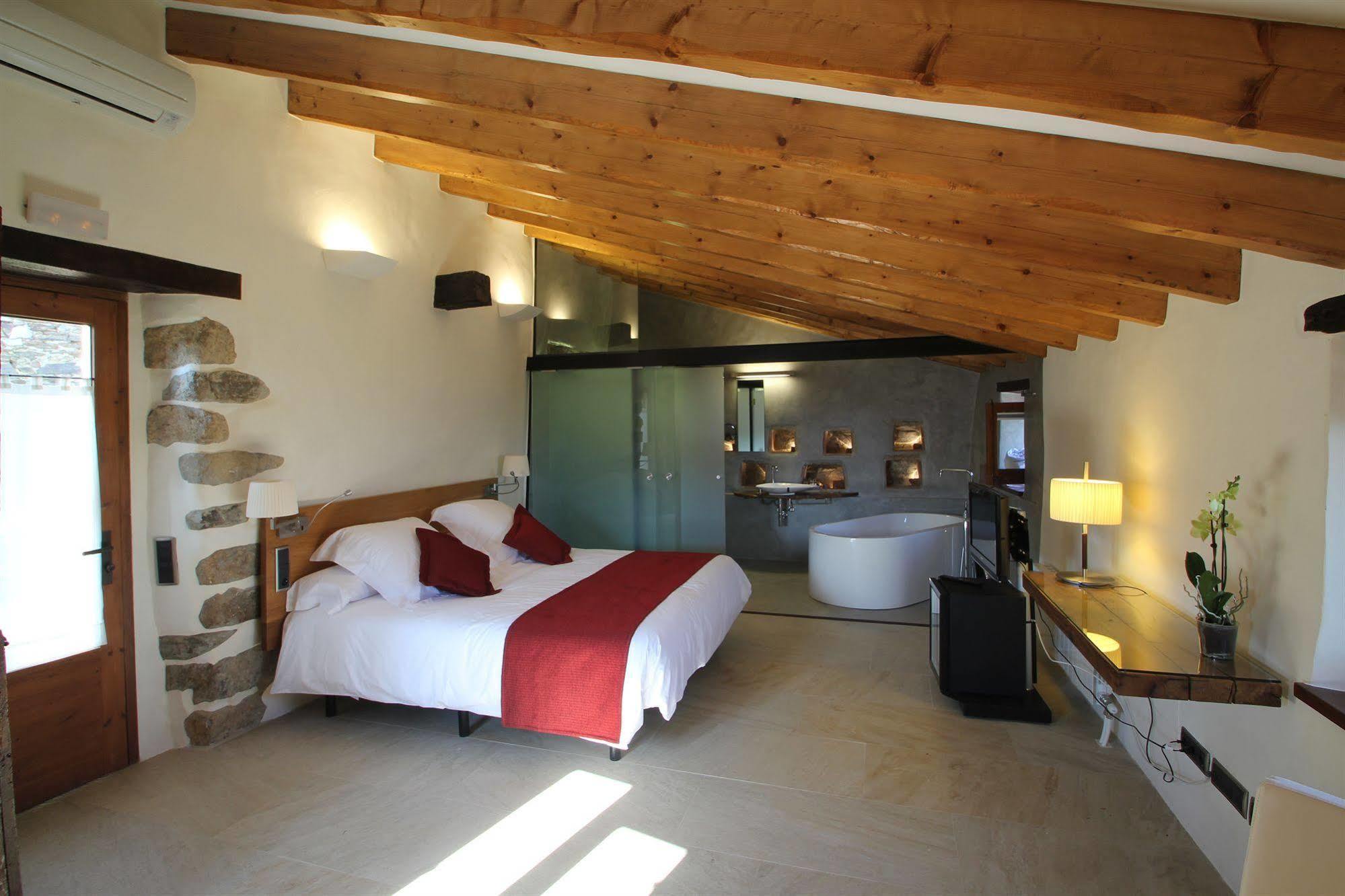 Hotel Can Cuch Canoves Luaran gambar