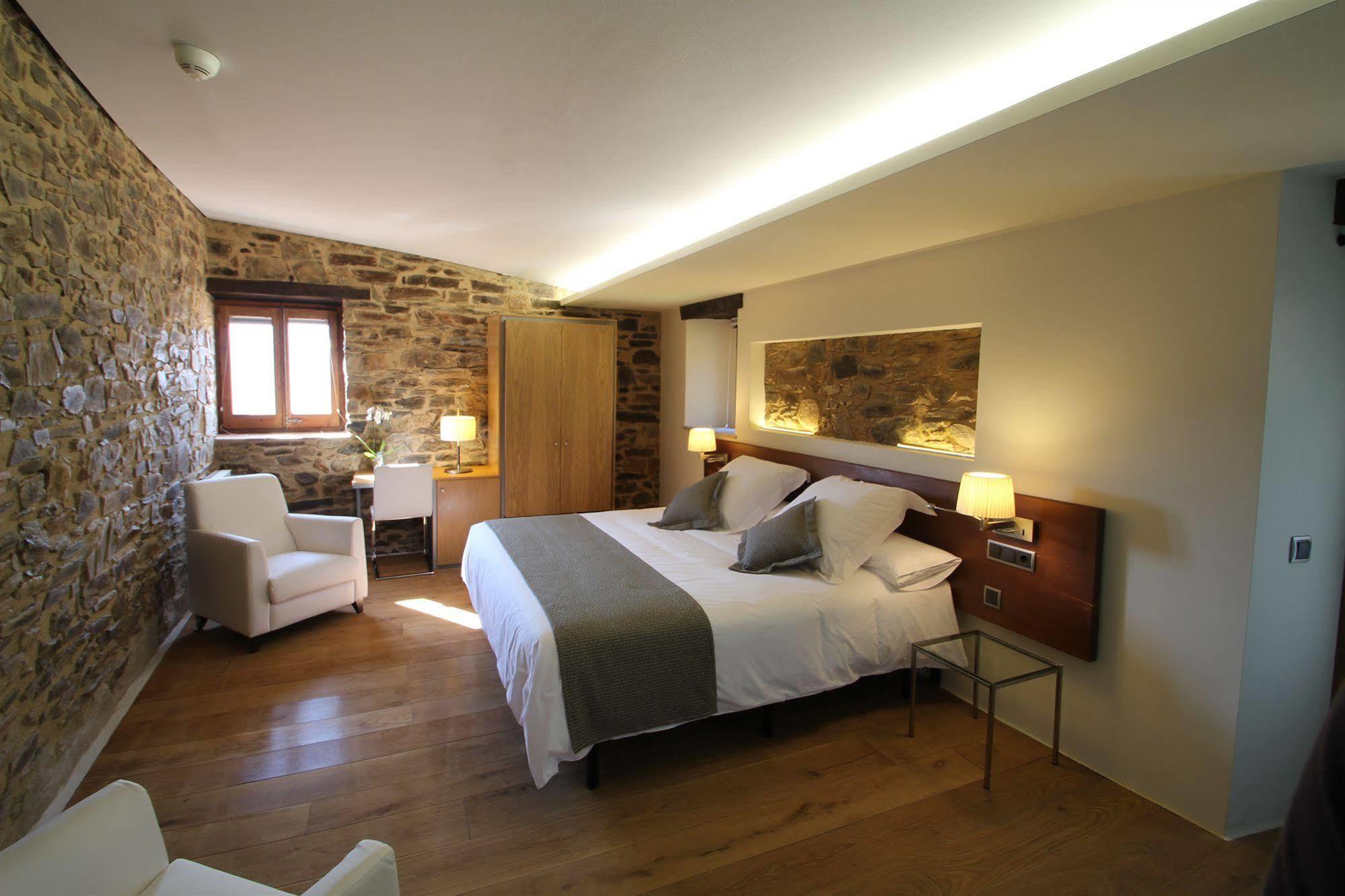 Hotel Can Cuch Canoves Luaran gambar