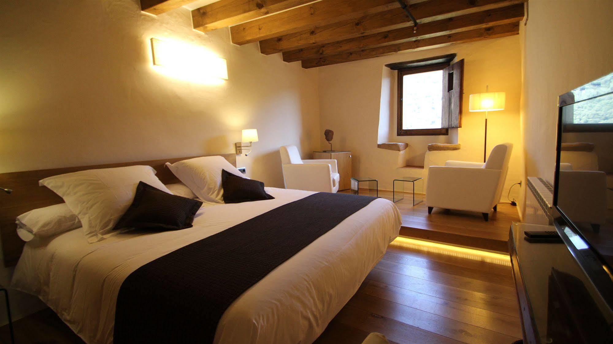 Hotel Can Cuch Canoves Luaran gambar